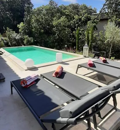 La Maison Du Pont Du Gard Bed & Breakfast 3*