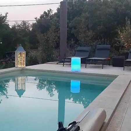 La Maison Du Pont Du Gard Bed & Breakfast